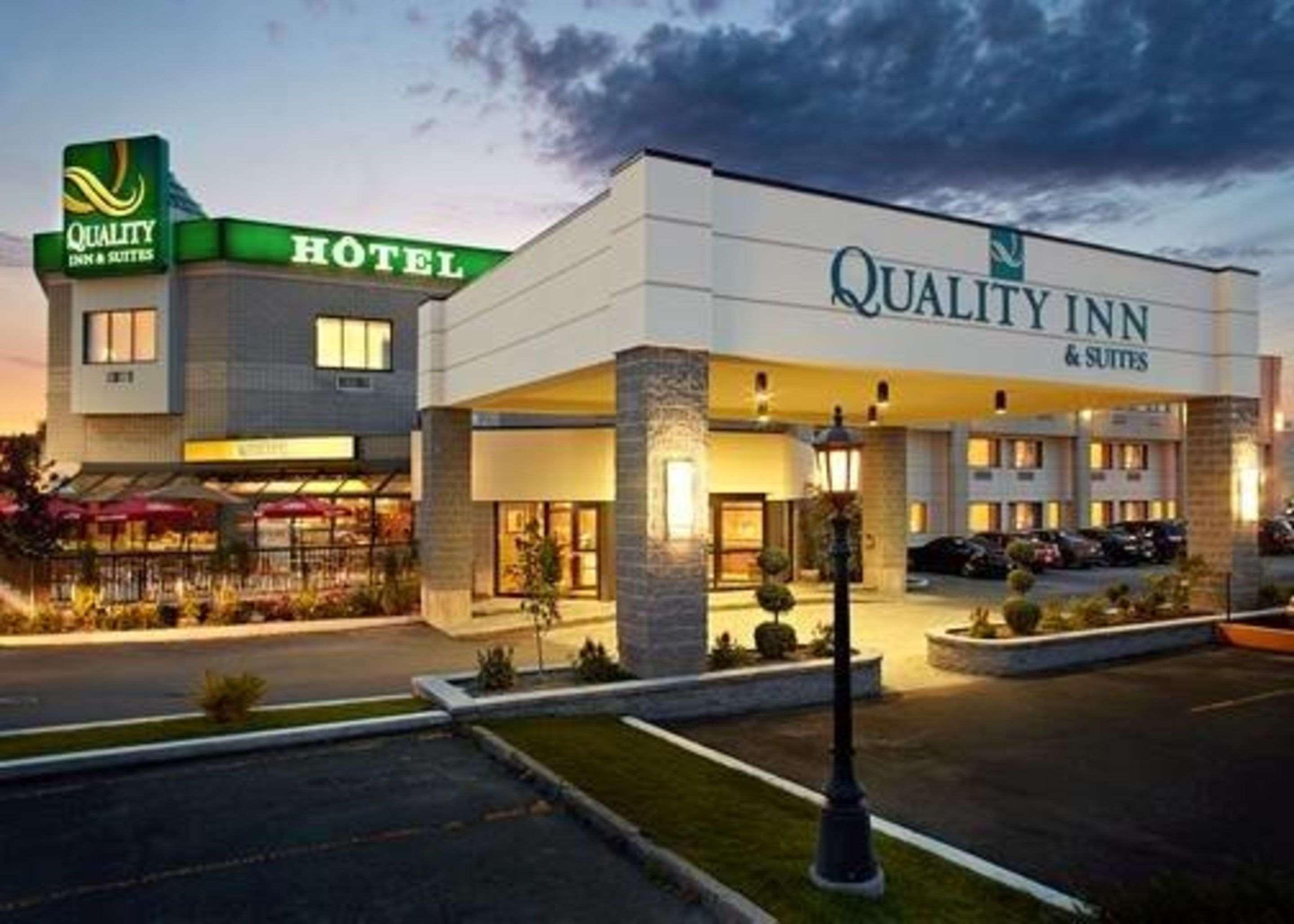 Quality Inn & Suites Brossard Exterior photo