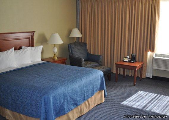 Quality Inn & Suites Brossard Room photo